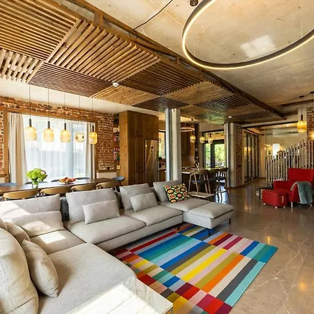 Hébergement de vacances Luxurious, Modern House In The Nature In