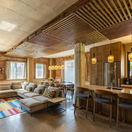 Hébergement de vacances Luxurious, Modern House In The Nature In *