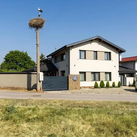 Hébergement de vacances Luxurious, Modern House In The Nature In