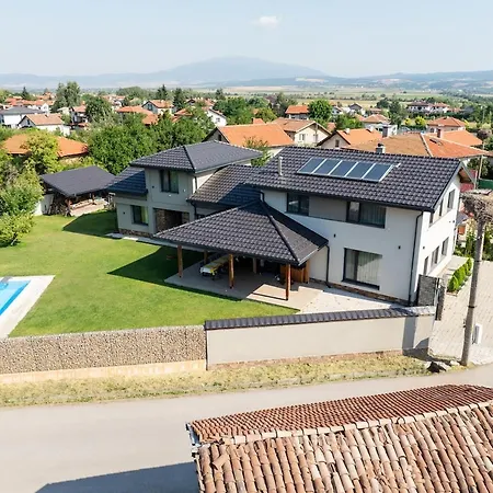 Hébergement de vacances Luxurious, Modern House In The Nature In Belchin